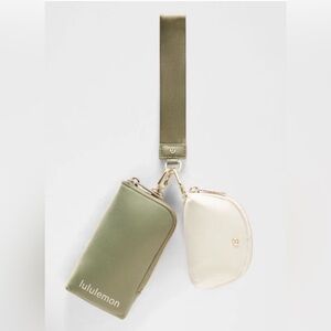💚🤍Lululemon Dual Pouch Wristlet🤍💚
********Bay Leaf / Light Ivory************